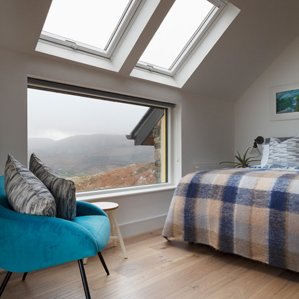 Double bedroom with window mountain views at Highland